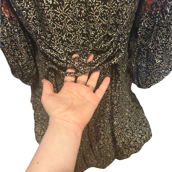 Maurice’s long sleeve dress. V cut top and tie back - Picture 3 of 9